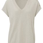 Pull avec détail de bouton